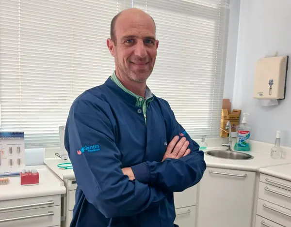 Dr. Luis Gross Schweller, especialista em Implantodontia